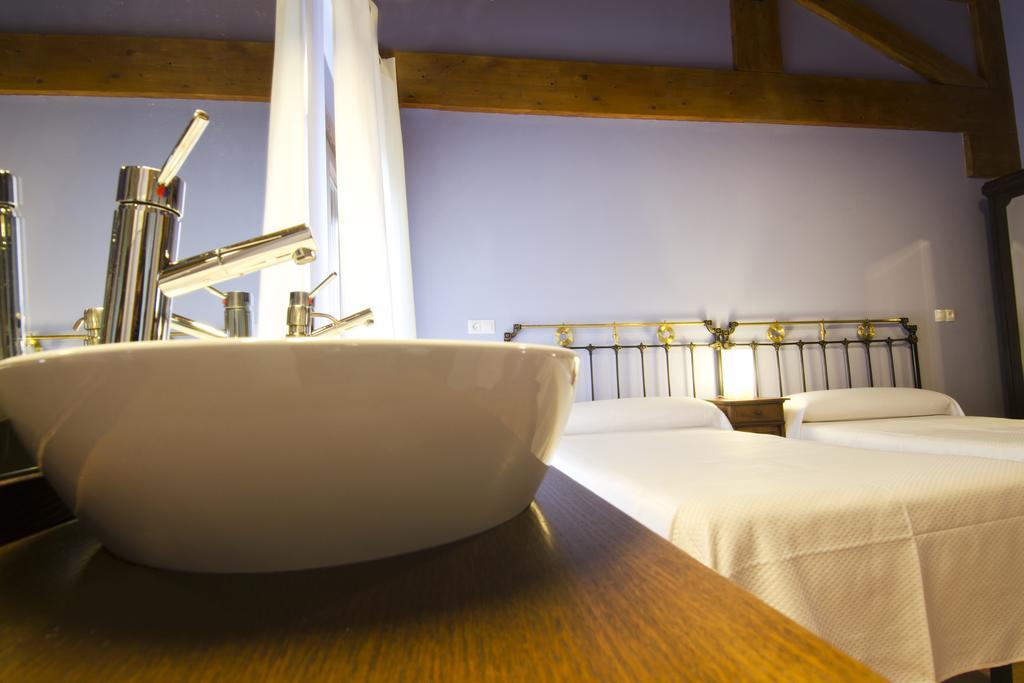 La Casona De La Mesta Hotel Almajano Bilik gambar